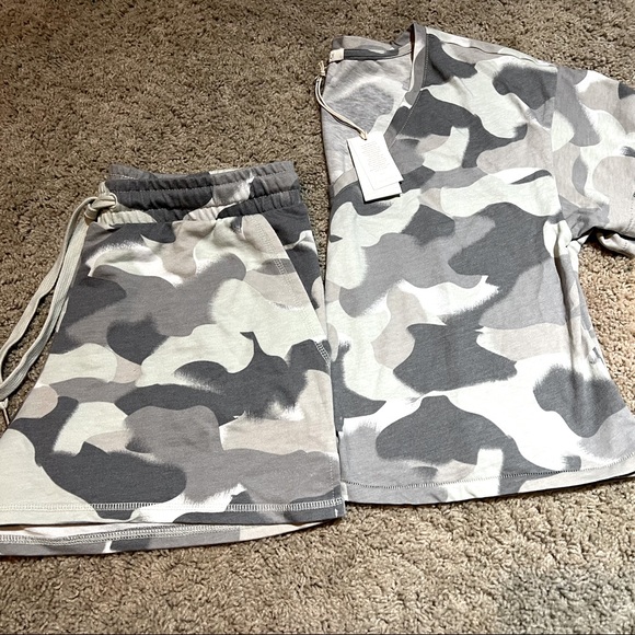 Z Supply matching Tee & Shorts - Picture 2 of 3